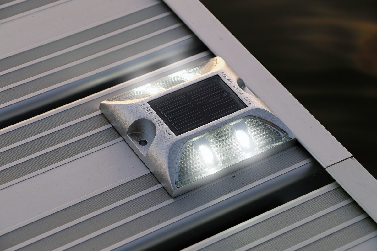 Choosing the Right Solar Dock Light for Your Needs